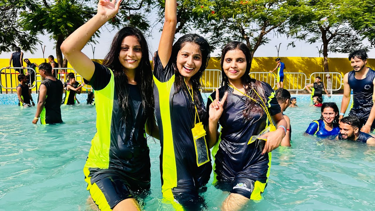 WATER PARK में दोस्तों के साथ की बहुत मस्ती||