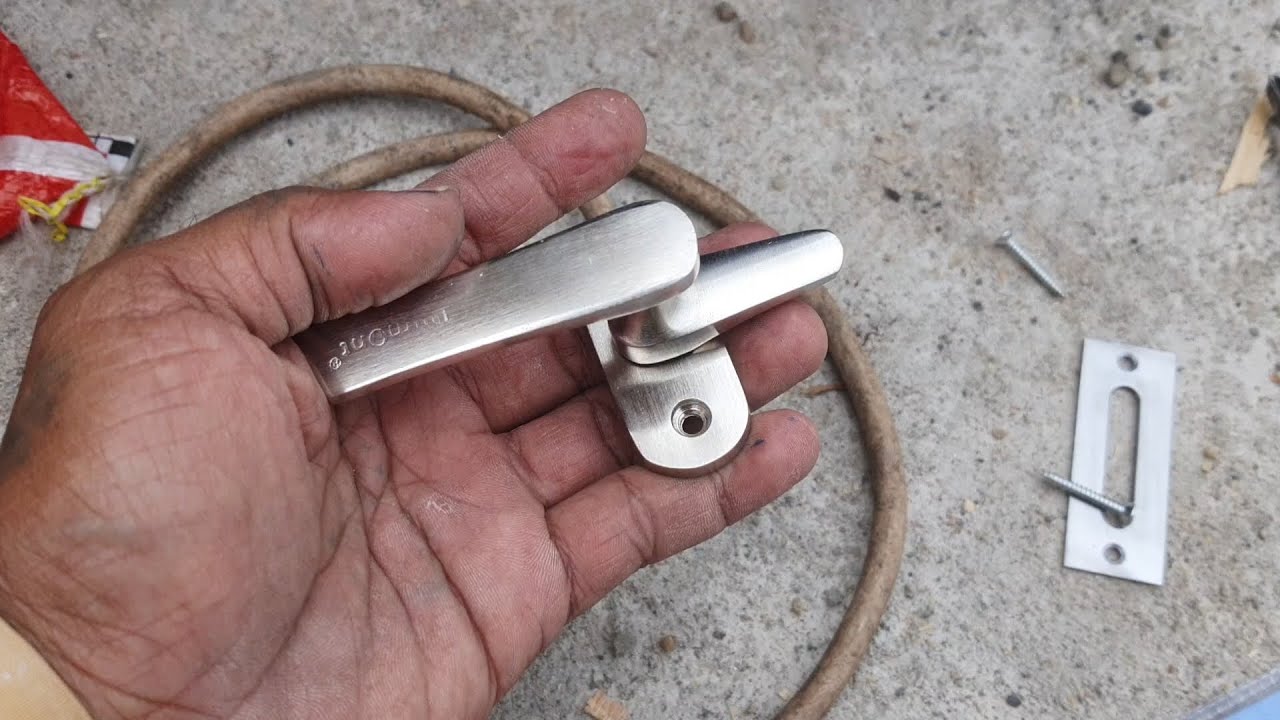Tarikan jendela yang kuat dan minimalis 