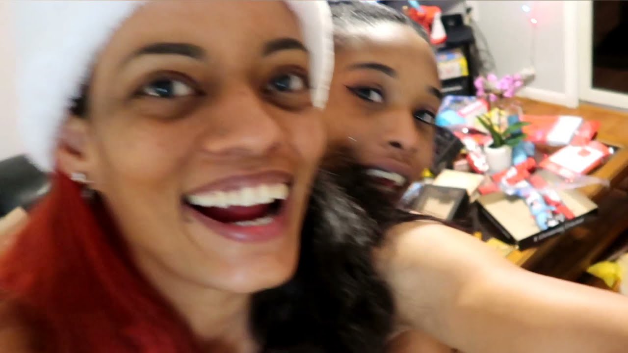 WALKING AROUND IN ONLY A SANTA HAT TO SEE MY GIRLFRIENDS REACTION 🤯🤯