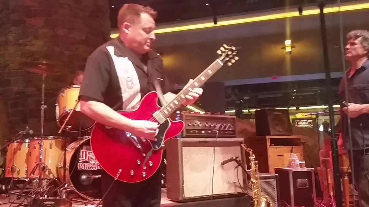 Detroit Breakdown - First I Look At The Purse - Lighthouse Bar TRC