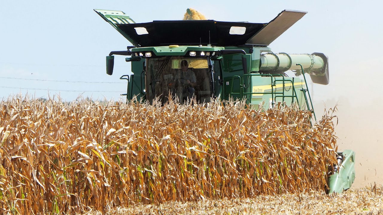 John Deere X9 1000, S770, S780 & S790 Combines in The Field Harvesting Corn