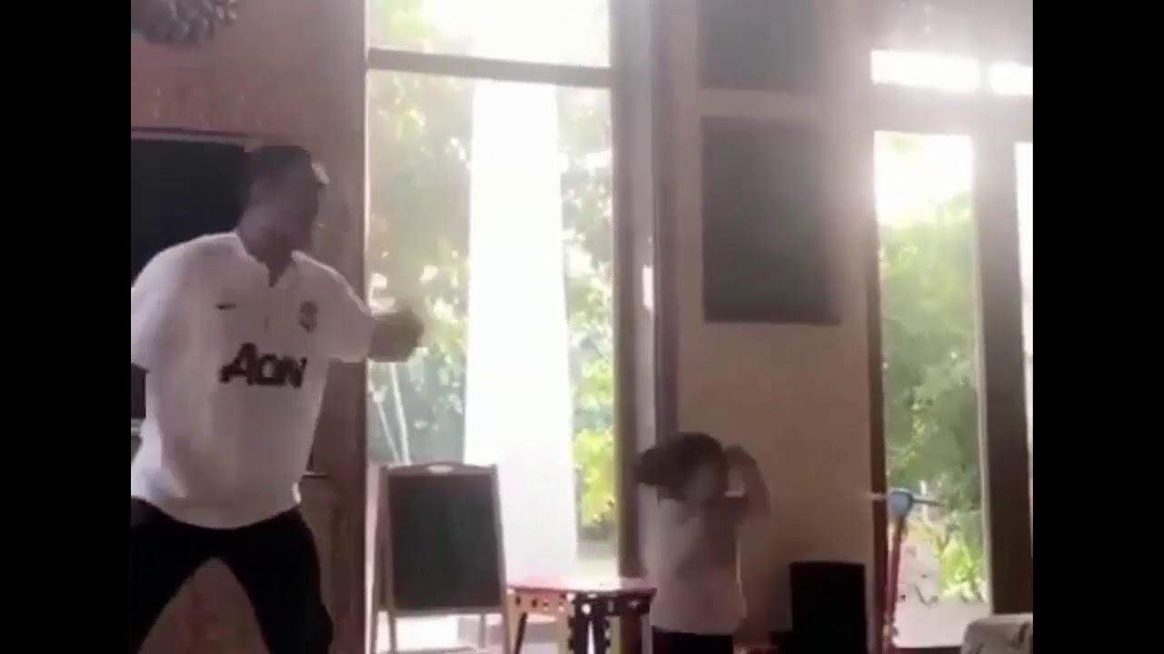 MS Dhoni Dancing with his daughter Ziva Dhoni | Cute Ziva Dhoni Dancing