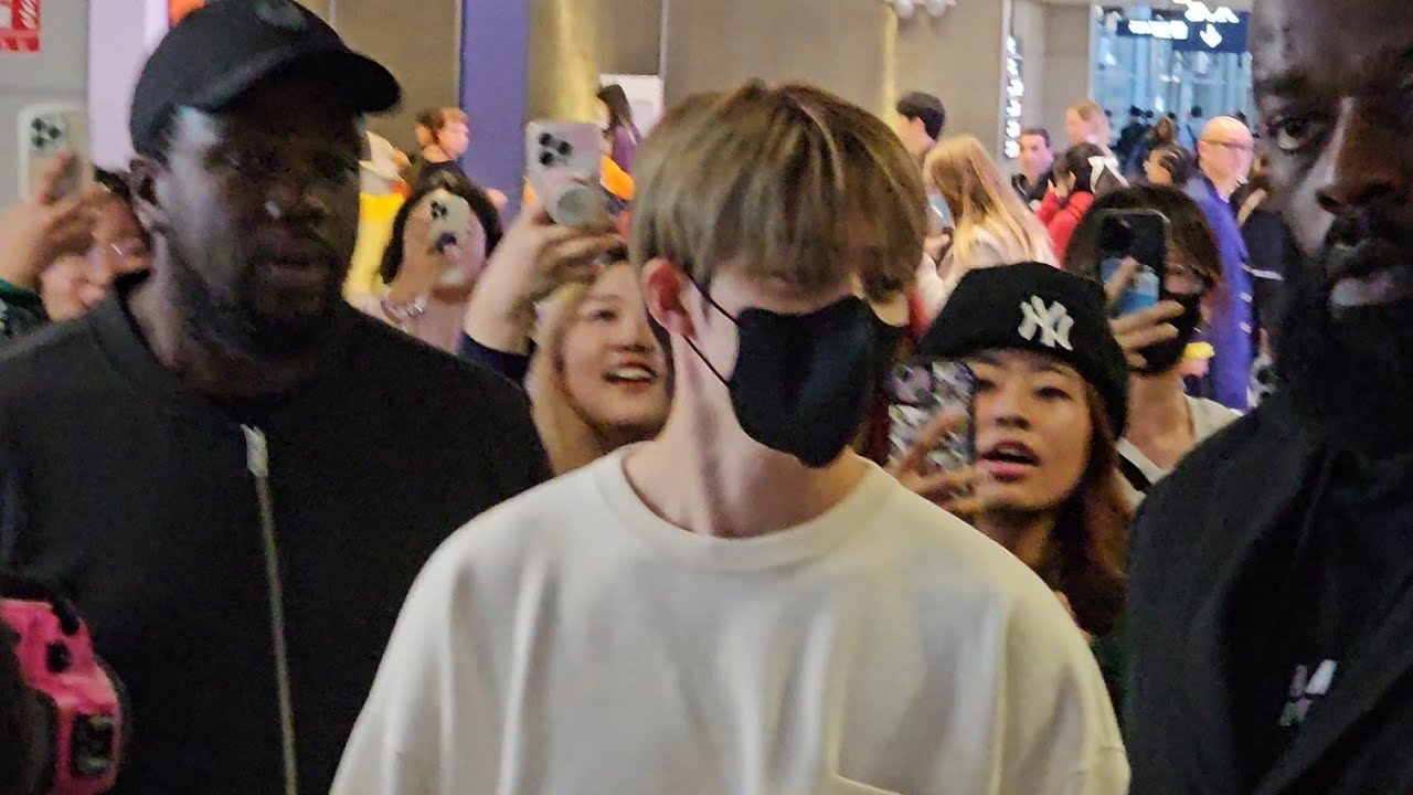 SEVENTEEN S.Coups 에스쿱스 arrival @ Charles de Gaulle Airport for the Loewe Paris Fashion Week Show
