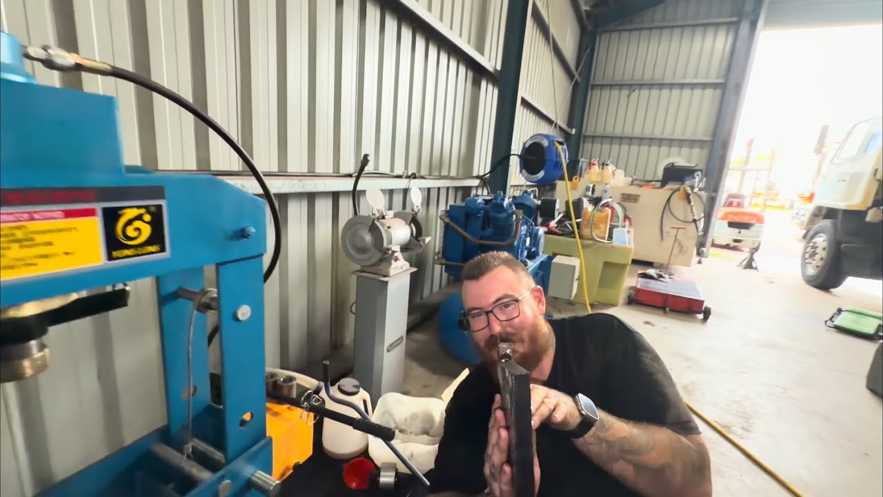 1989 Isuzu FVZ HR Bottom Torque Rod Bushes & Top Diff Stay Replacement PART 3