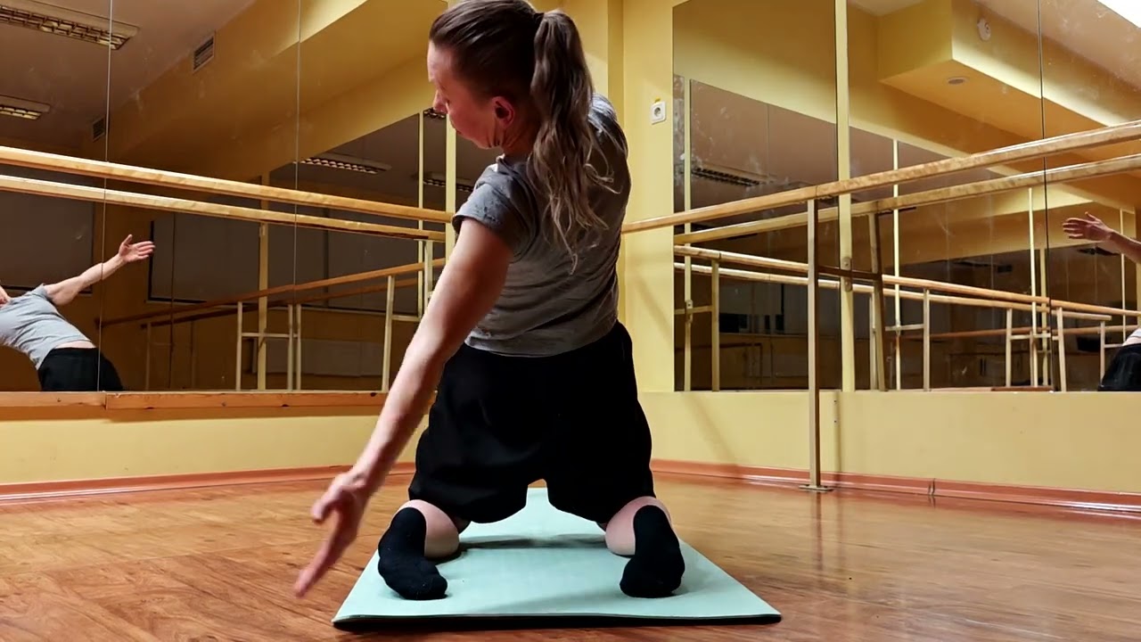 ASMR 3.10 Teacher. Pilates Kneeling Lean Back. Quads, Core & Hip Flexor Strength