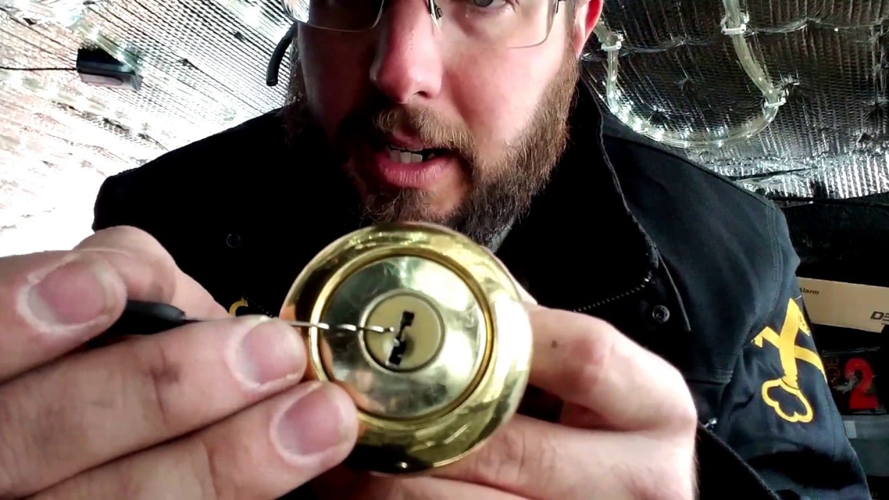 Как перекодировать ручку замка Kwikset Titan, если у неё нет винтов или фиксатора, которые нужно ...