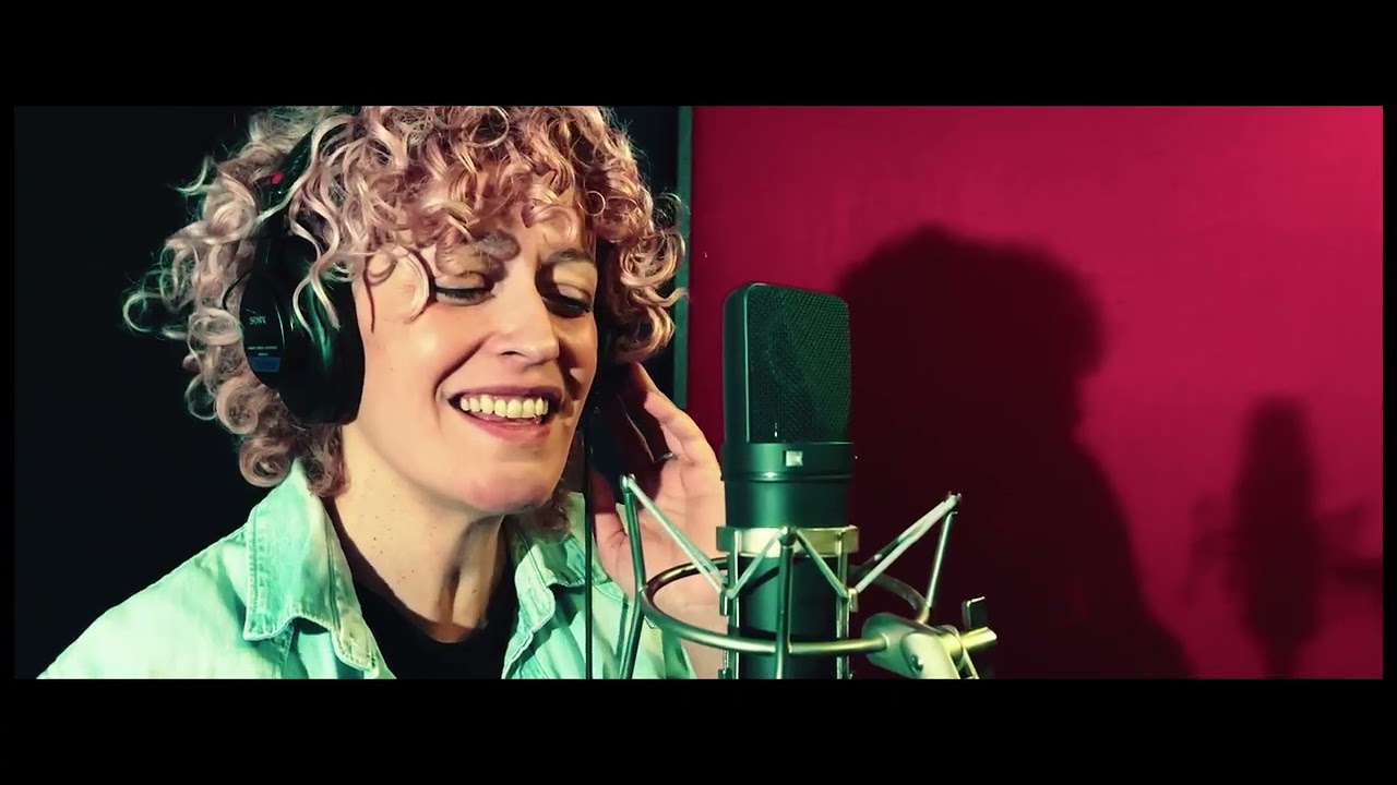 Mama Addorojada di Grace Lintas videoclip ufficiale canzone colonna sonora S'Aquilegia Nuragica