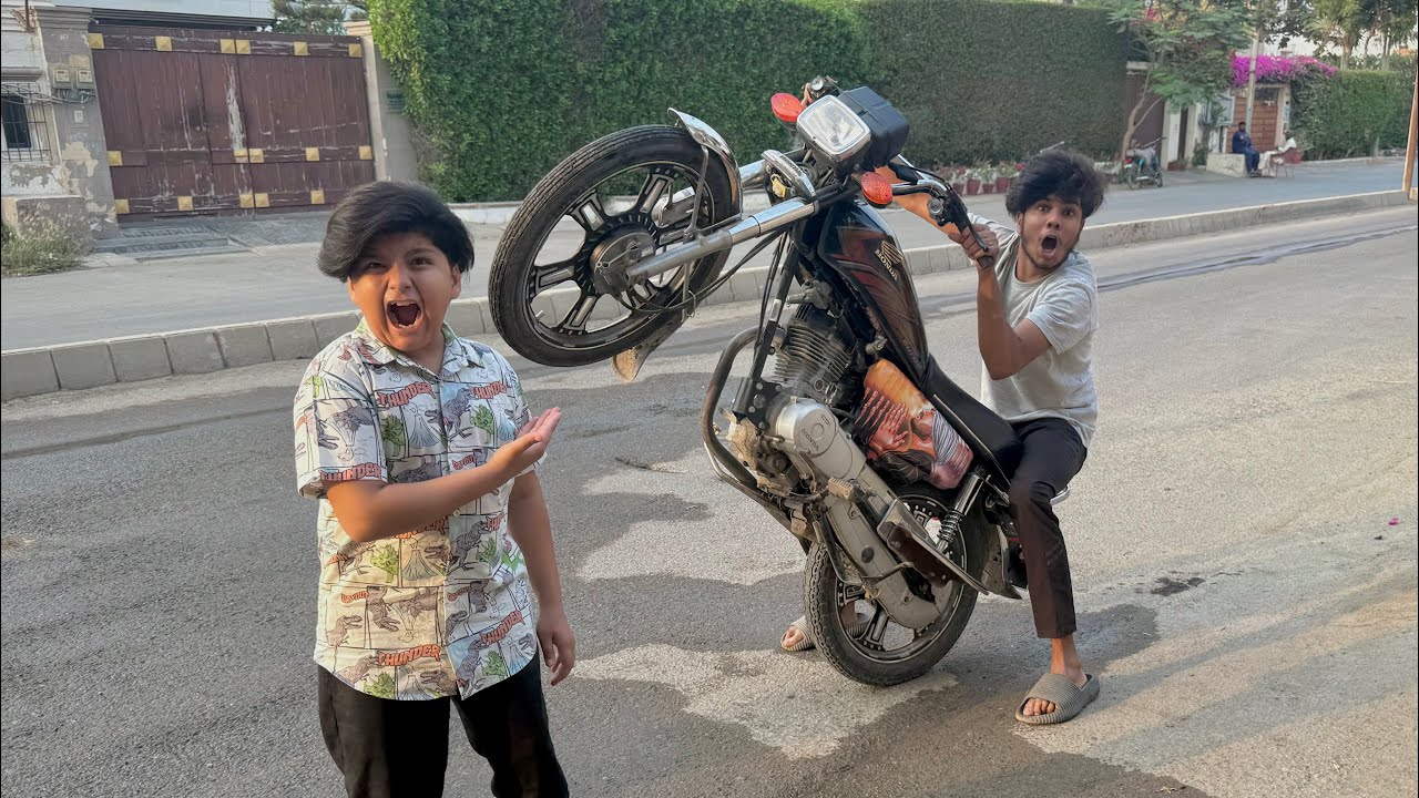 Abdullah ny 125 bike pr stunt ki 😳 || Abdullah 125 ly k Bhag gaya 😳 ||