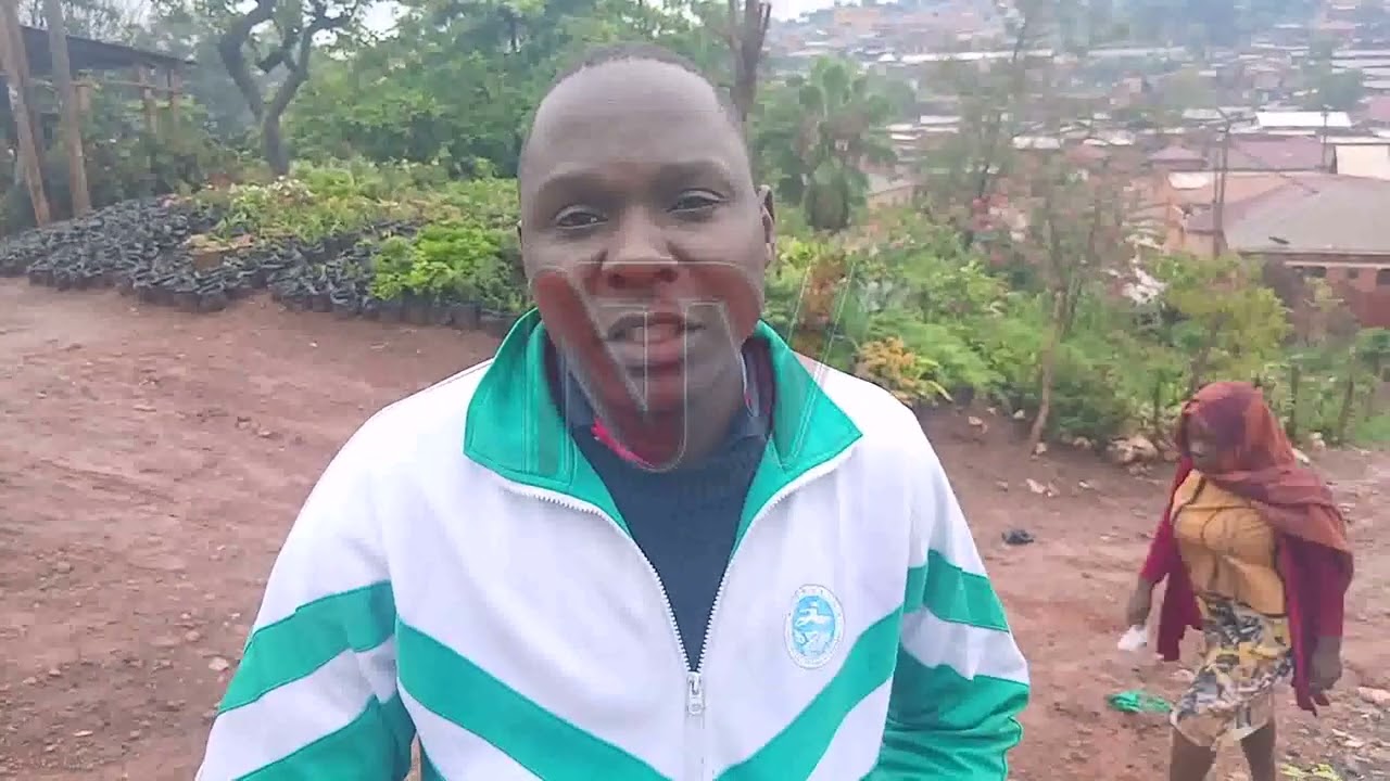 Enkuba etonnye mu Kampala esse abantu bataano