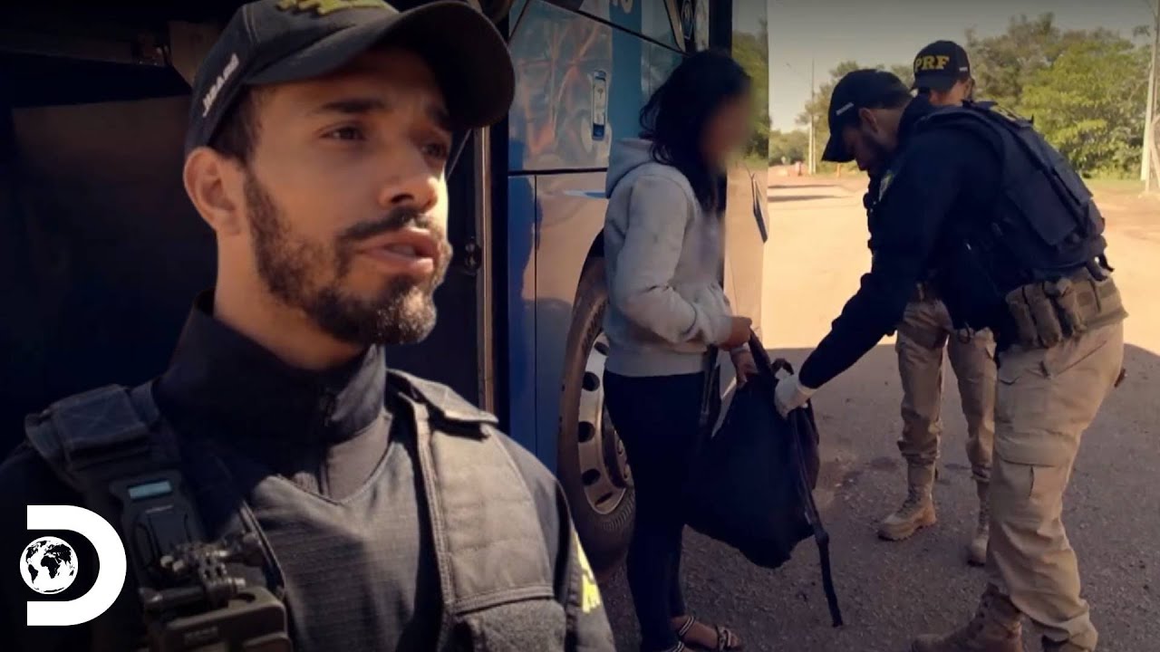 Mujer es detenida por trasladar droga oculta en su mochila | Operación Frontera Brasil | Discovery