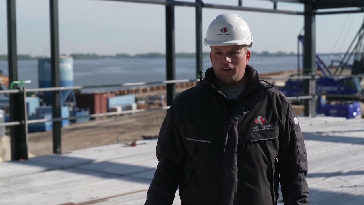 Maatwerk prefab HSB-elementen uit eigen werkplaats via emissieloos tansport naar de bouw