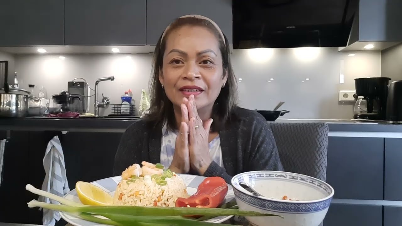 #กินข้าวเที่ยงนำกันจ้าข้าวผัดกุ้งใส่พริกหวานใส่แครอทง่ายๆแต่อร่อยกินคู่กับพริกน้ำปลา
