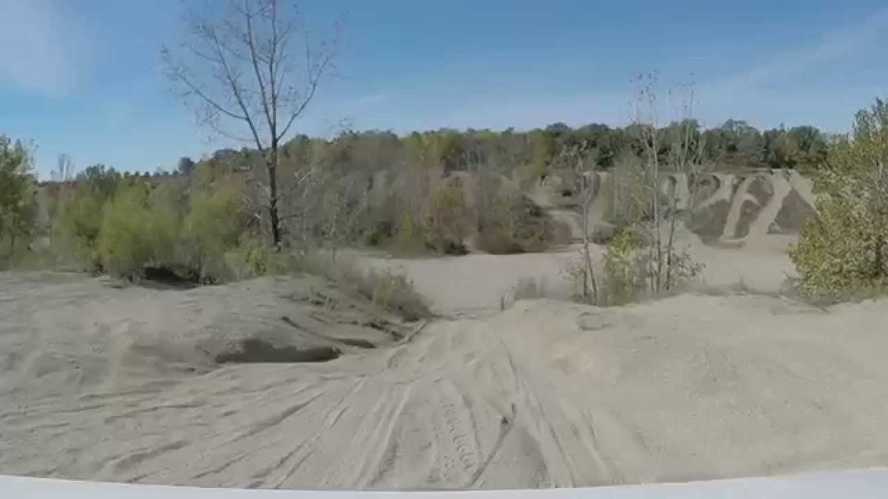 Jeep Commander on the Orange Trail at the Badlands Off Road Park