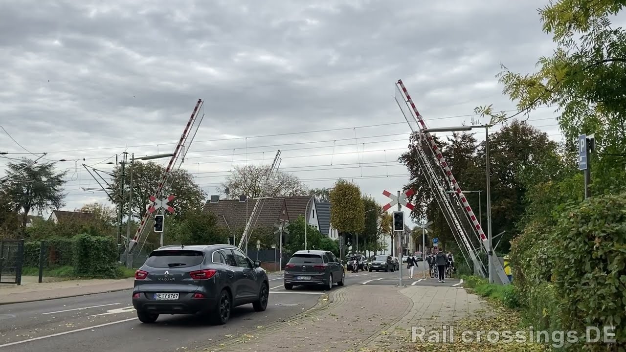 Rail crossing Grevenbroich [DE] ⨉ Bahnübergang ⨉ Spoorwegovergang | Rail crossings DE