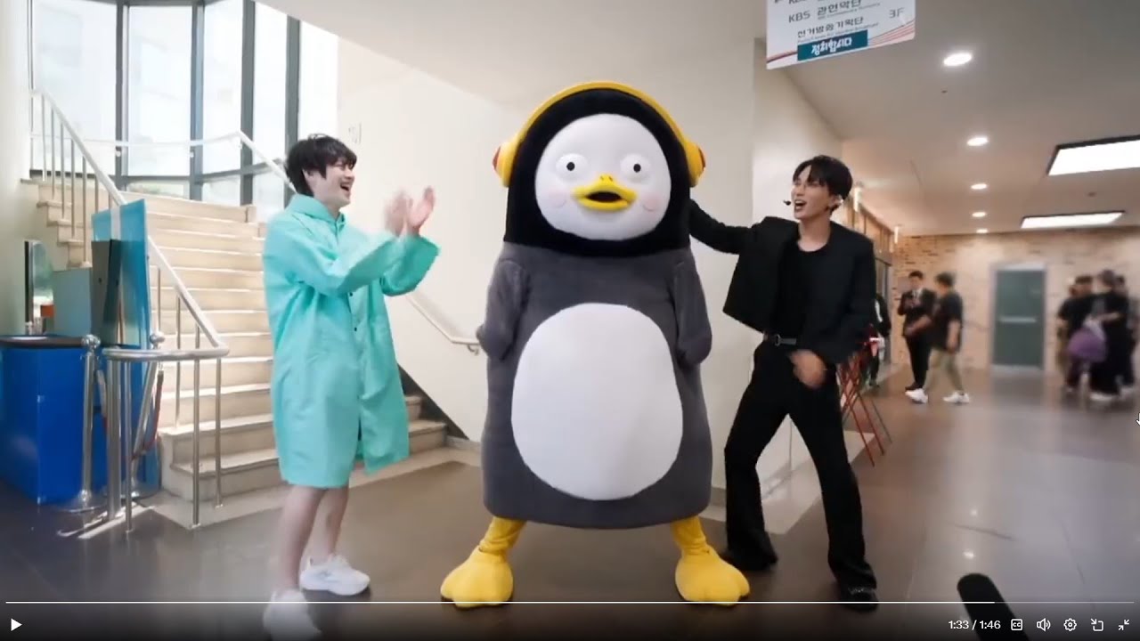 #pengsoo  bowed to the legends of KPop: #superjunior  . Danced #expressmode   | #SuperJunior