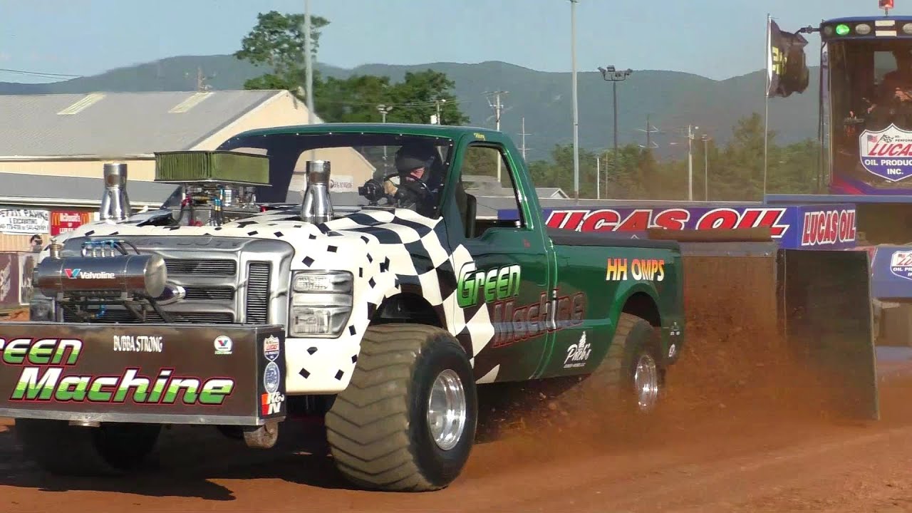 Lucas Oil Modified 4x4 Trucks Hammer Down in Luray, VA