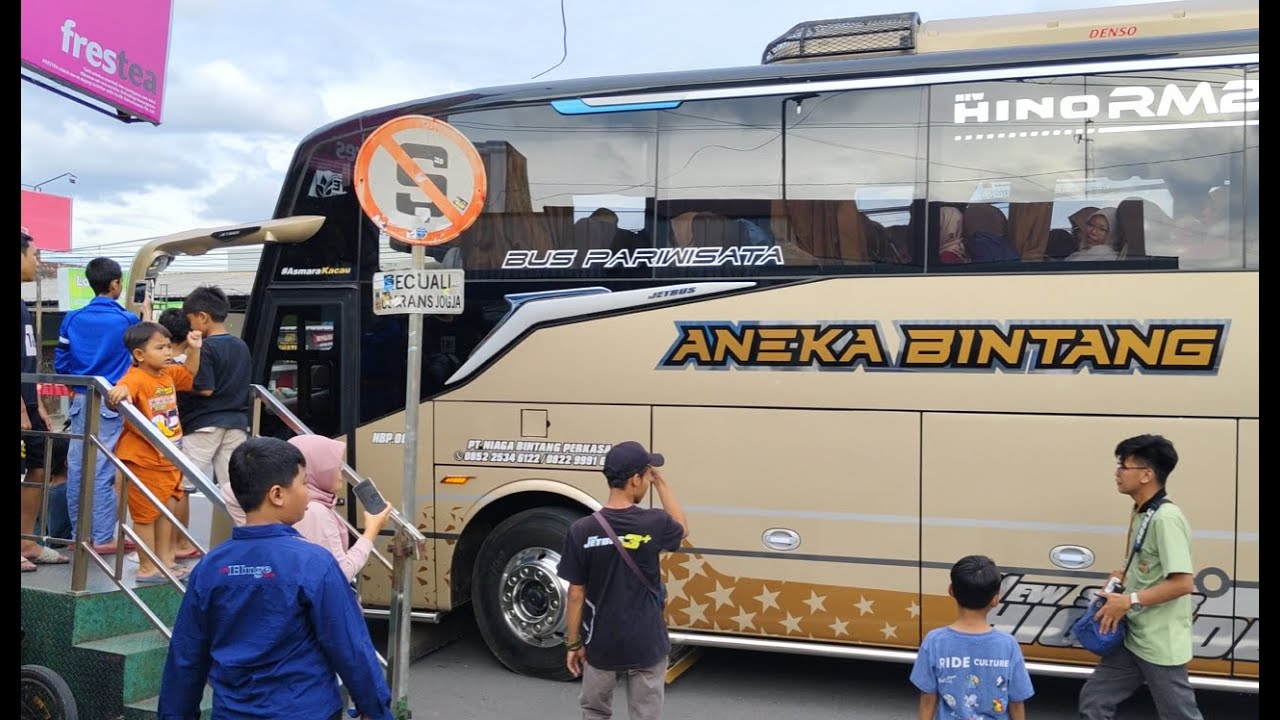 Nada Viral Basuri Bus Artis di Jogja