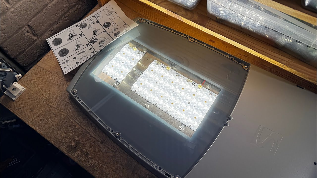 New Schreder Teceo 2 (99W)