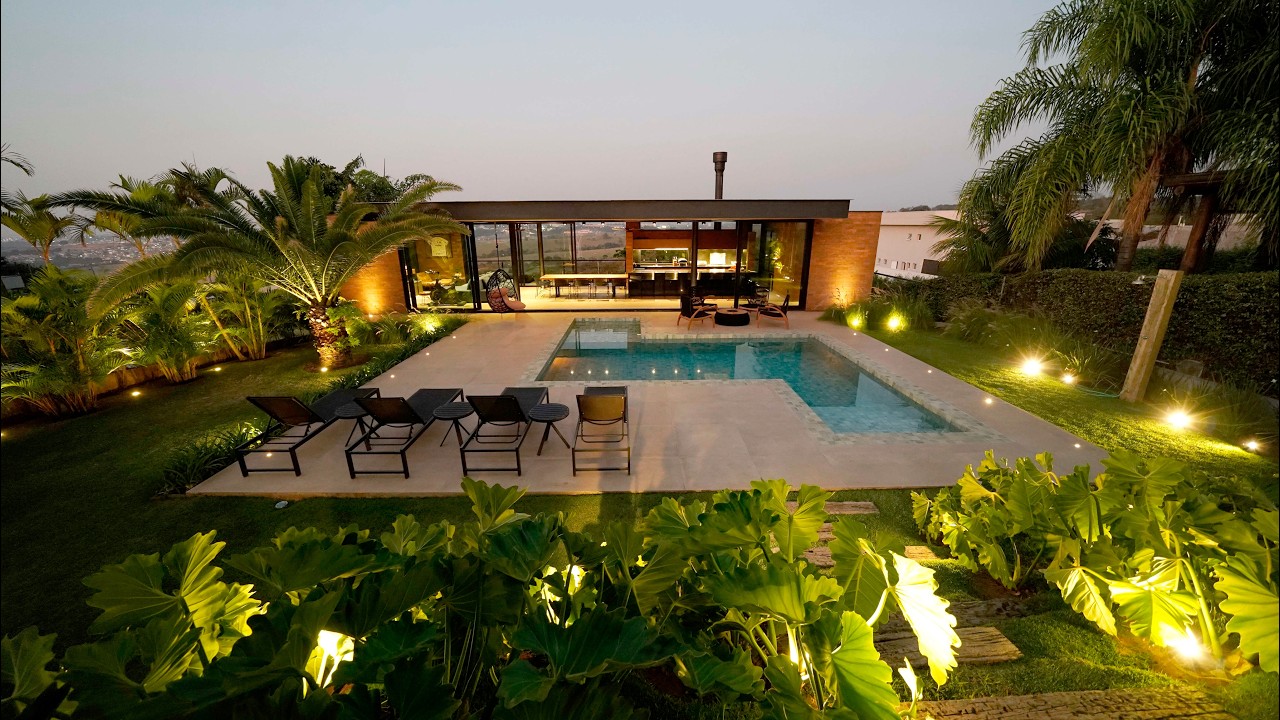 ESSA CASA TEM UMA ÁREA DE LAZER INCRÍVEL E VISTA PANORÂMICA NO PARQUE YTU XAPADA!