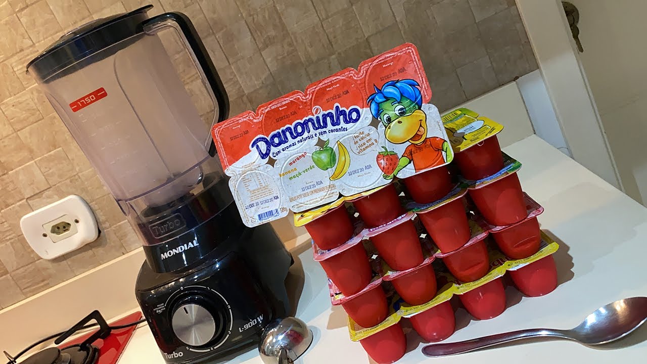 FIZ UM MILKSHAKE COM TODOS OS DANONINHOS DO MERCADO!!! (olha como ficou)
