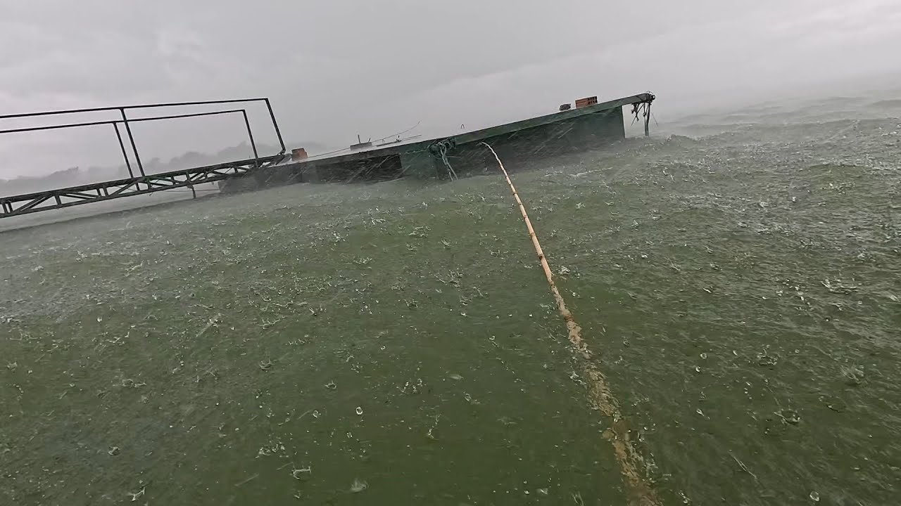 Tempestade eu com água no pescoço essa estratégia me trouxe só peixe gigante Rio marinheiro 