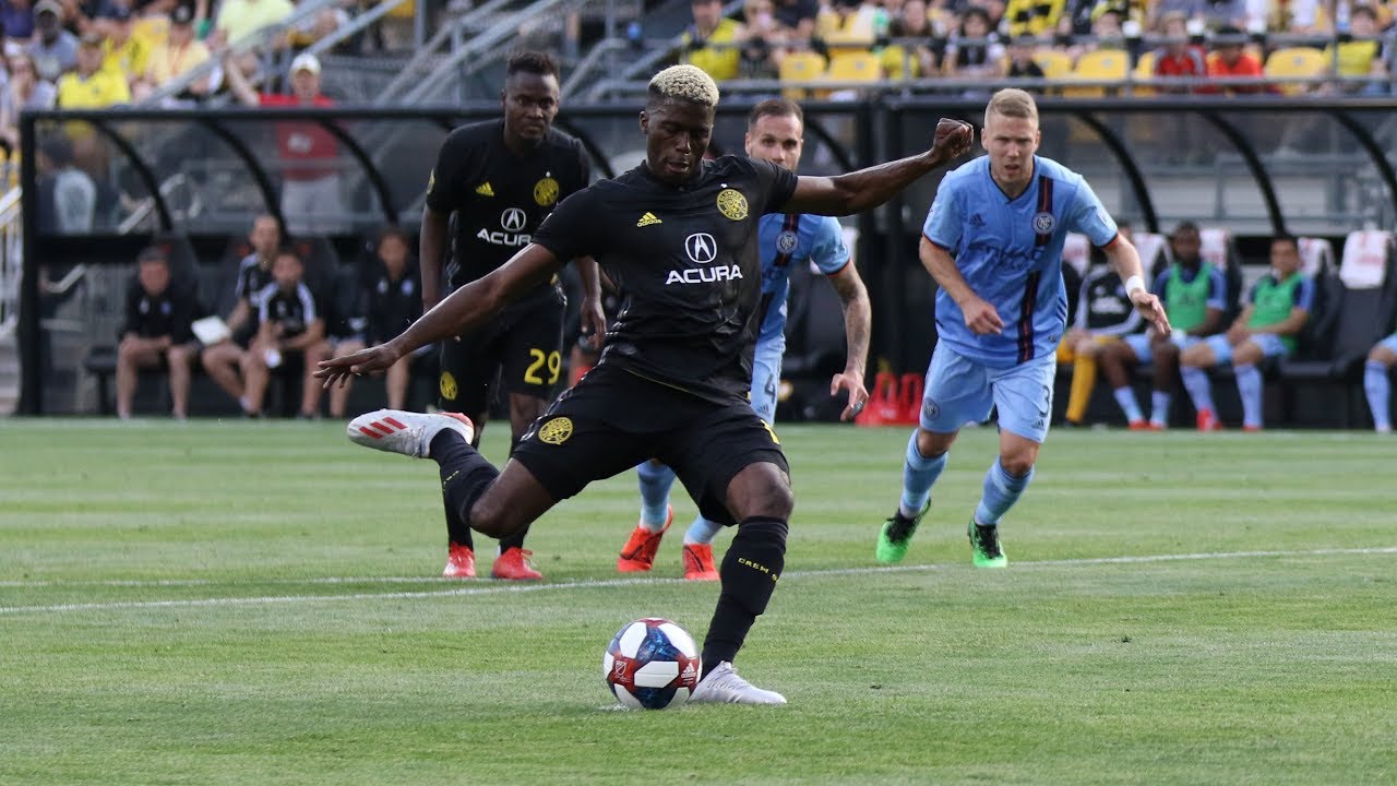 GOAL: Gyasi Zardes finishes from the spot