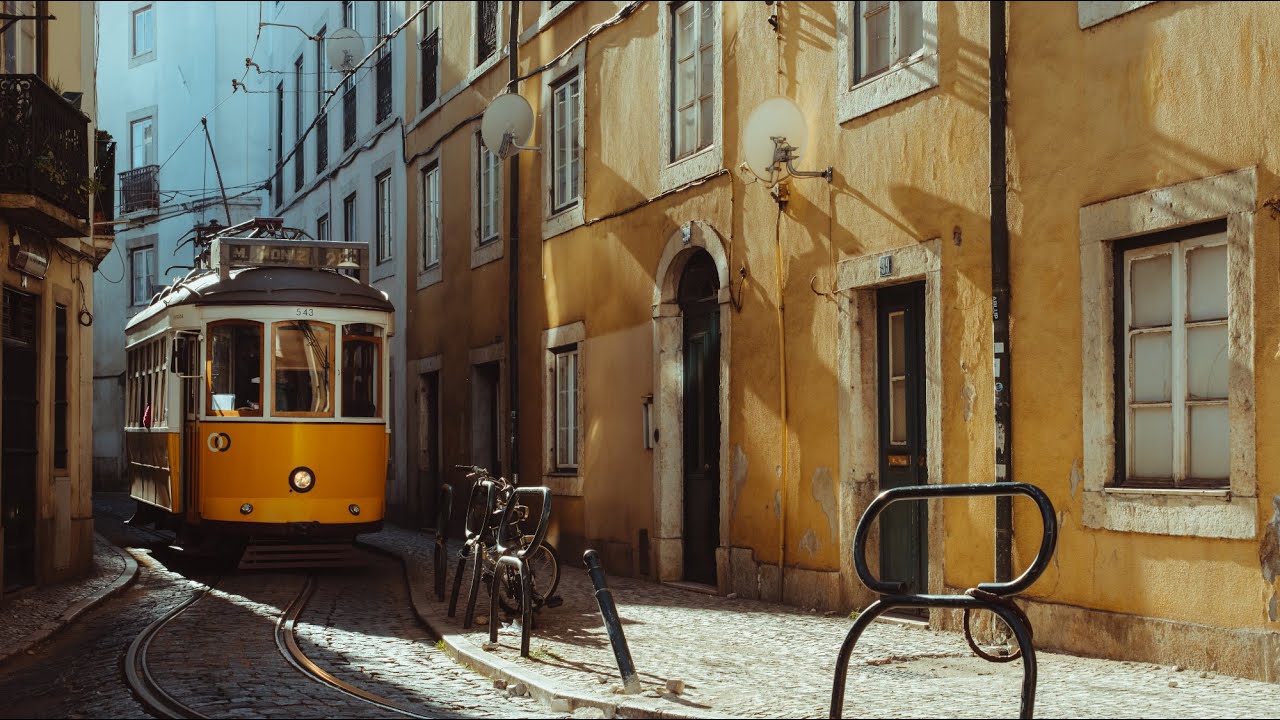 Silent Lisbon Street Photography - Fujifilm XT5 / XH2s