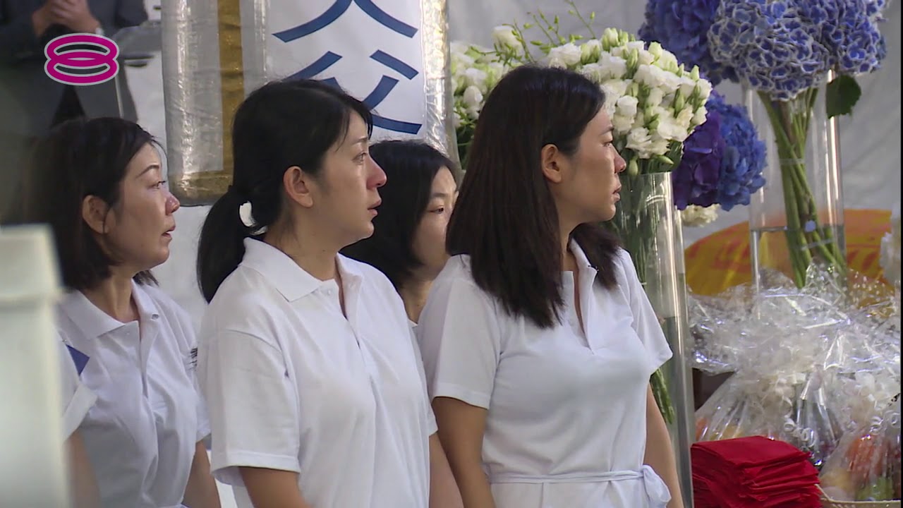 【经典老歌伴奏举殡  李深静灵车绕华小】