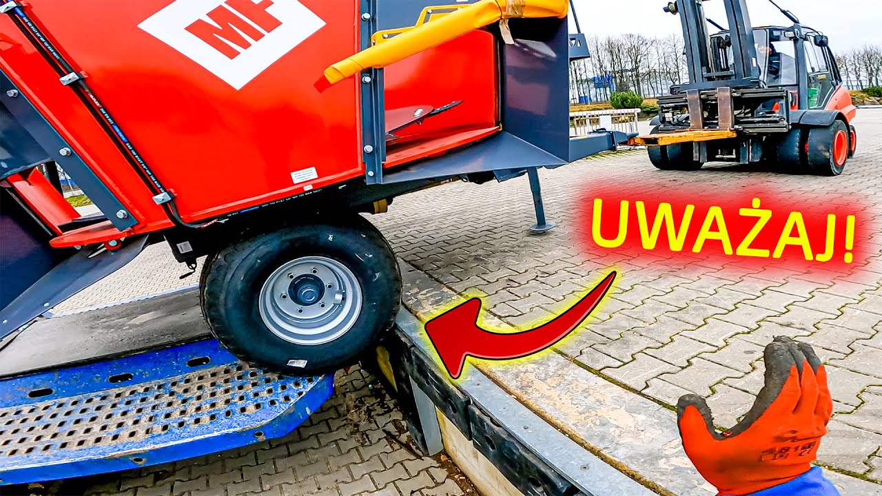 Piciu kieruje załadunkiem nowego paszowozu Metal-Fach BEL-MIXT659 [Korbanek]