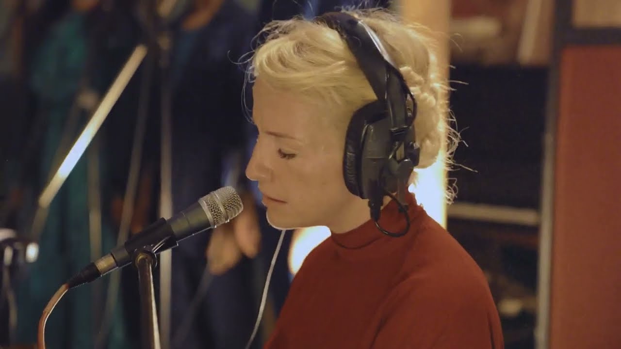 Izo FitzRoy - Hope Divine (Live Studio Performance)