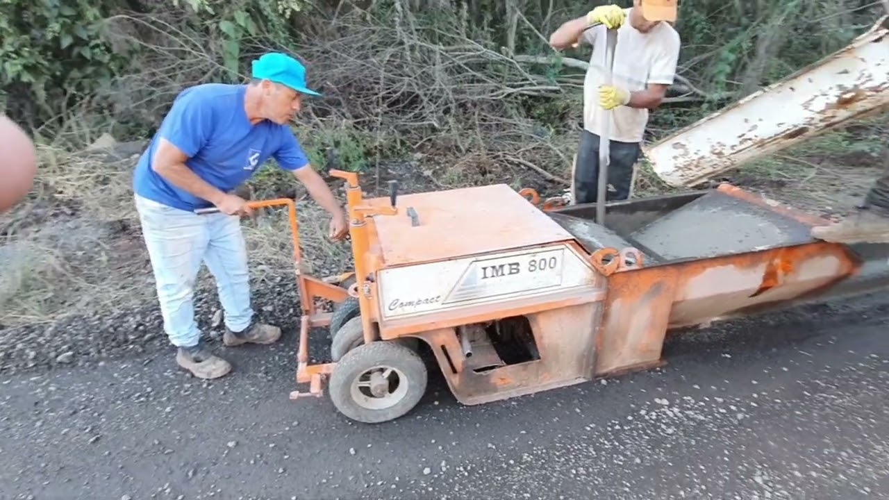 Meio fio feito na máquina concreto usinado e como é dentro do tambor da betoneira#fé #jesus #brasil