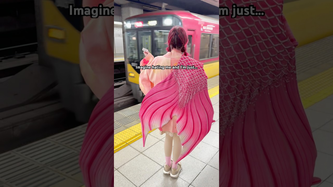 a little pink mermaid in Tokyo 🤭💖🧜🏼&zwj;♀️🎀 #mermaidtail #pink #tokyo #mermaid #japan #pretty