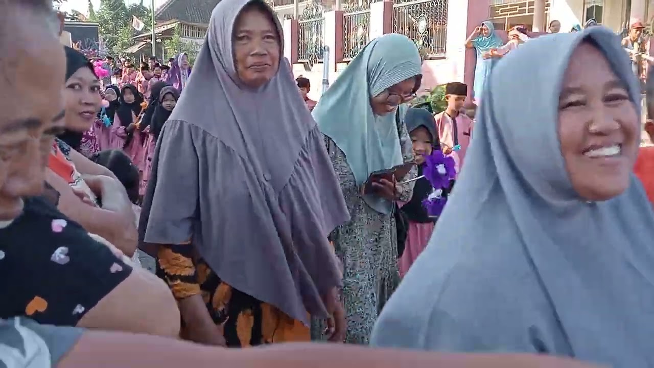 arak&sup2; kan telur acara maulid nabi di dusun Tegalwudi