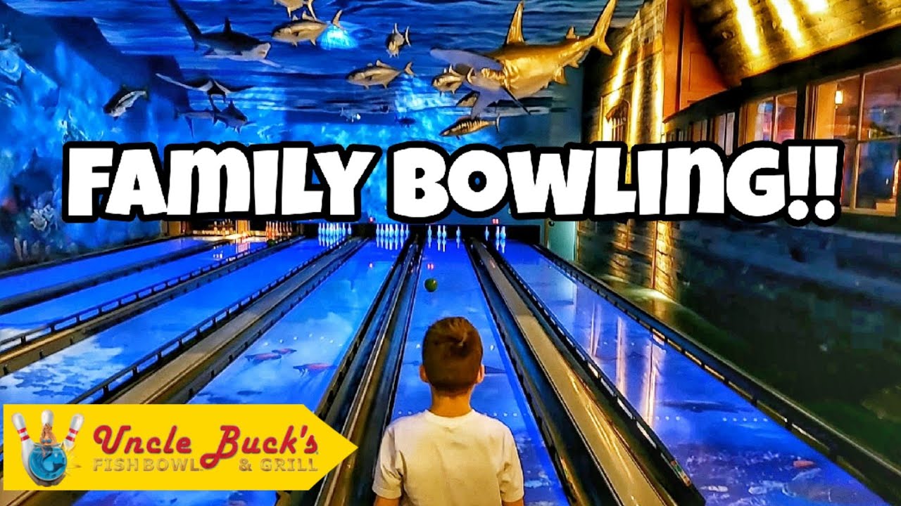 FAMILY BOWLING BATTLE Uncle Buck's Fishbowl and Grill - Bowling UNDERWATER!