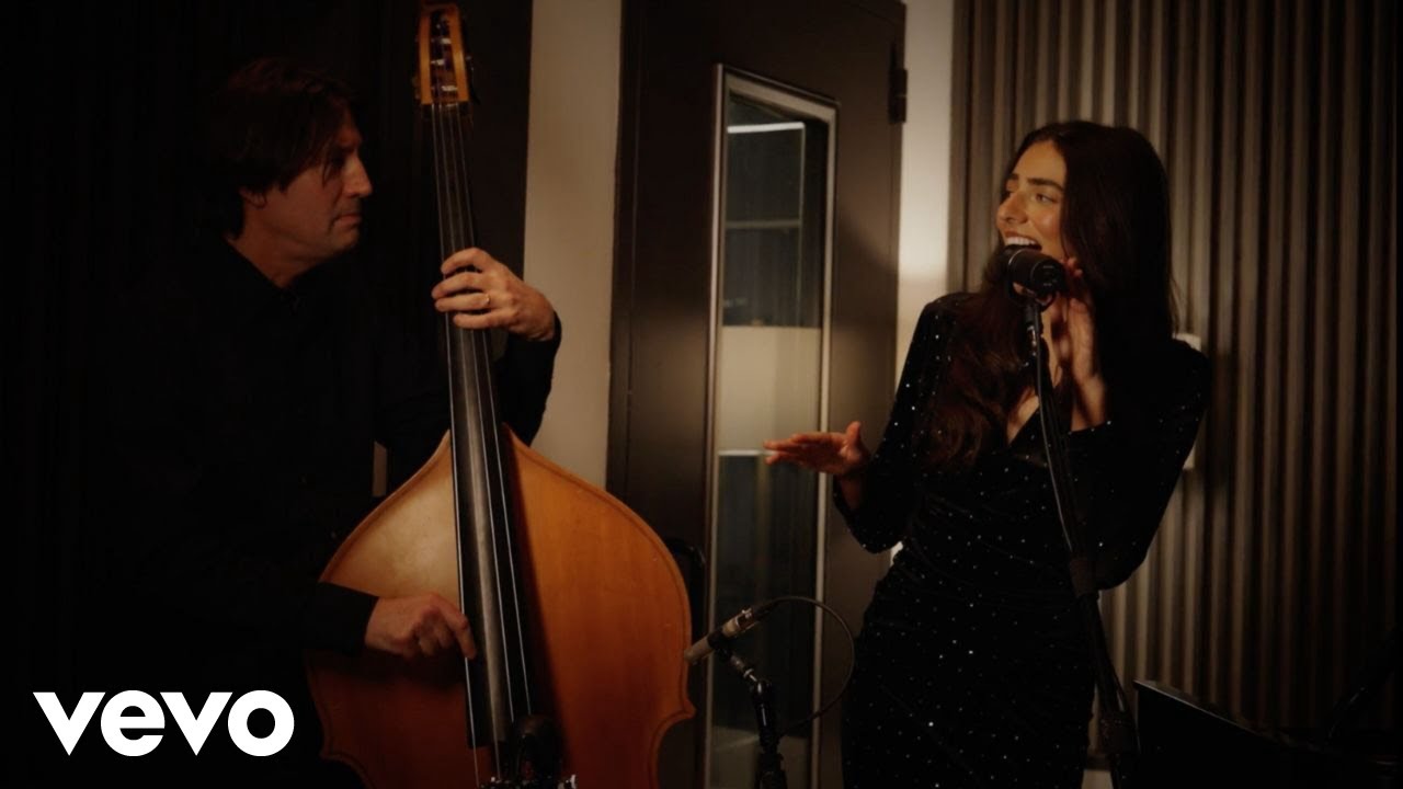 Izzy Escobar - Sunny in London Acoustic (Full EP Live Performance)