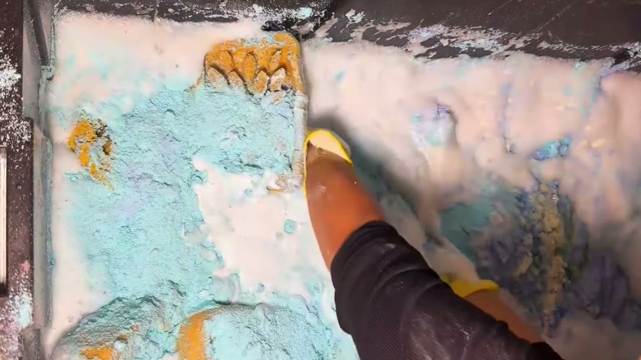 massive laundry powder overload. Suds overload so satisfying @iluvasmr #asmr #satisfaying 