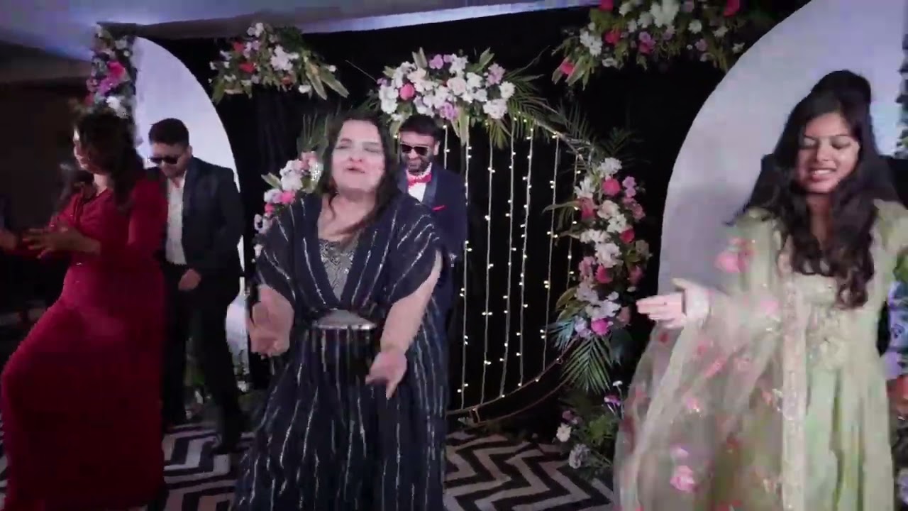 Groom's Friends Wedding Dance Performance | Nach Baliye, Chaiyya Chaiyya | Sangeet Dance