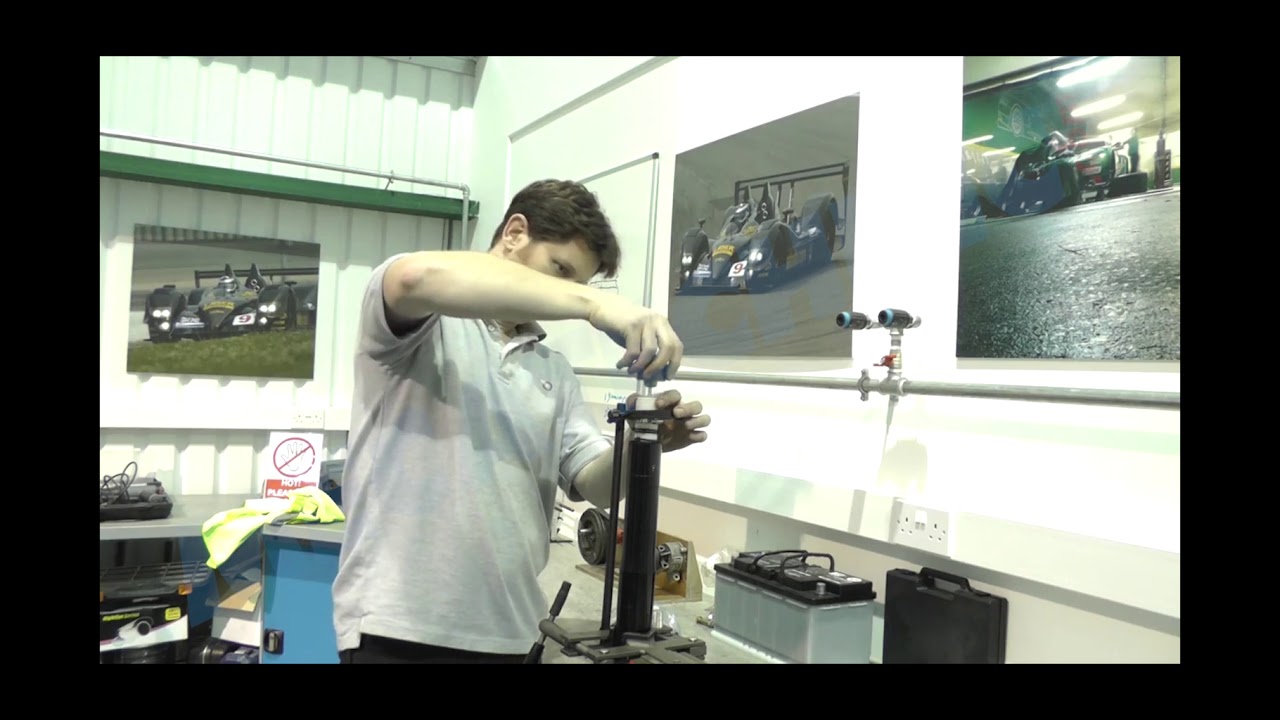 Compresseur de ressort interne de fourche moto - UO40385 - www.mecatechnic.com