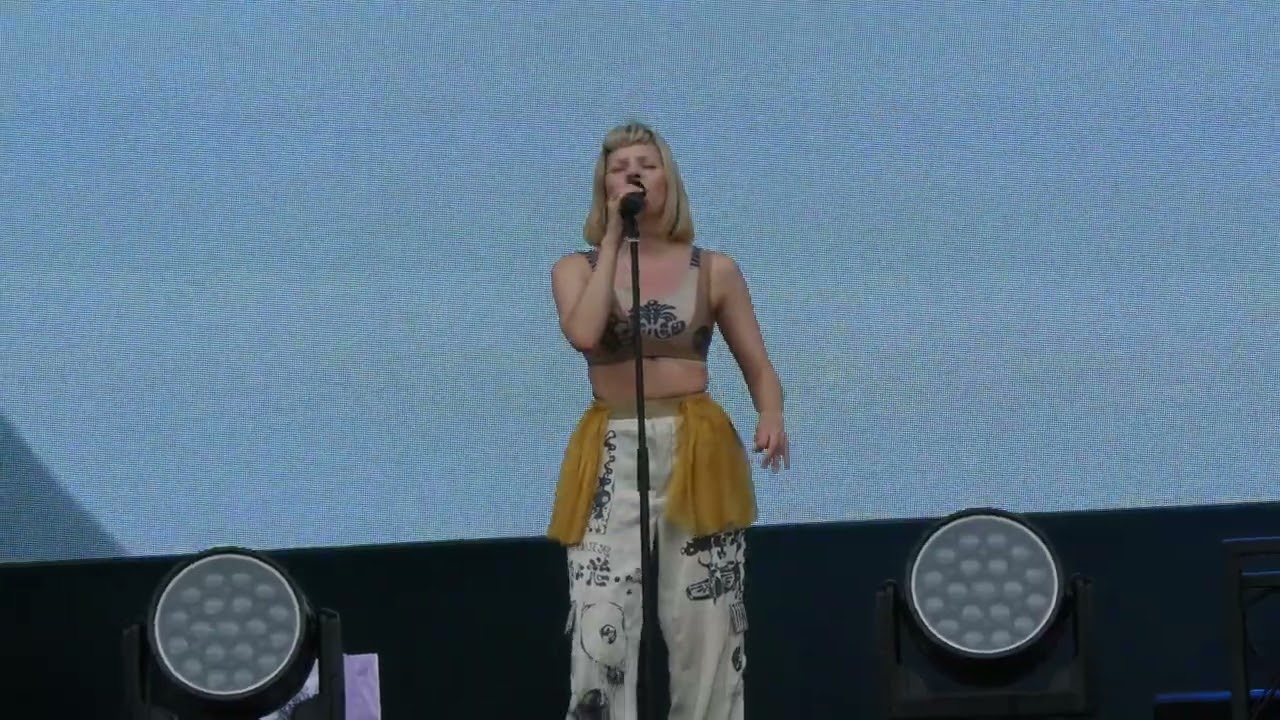 AURORA - Runaway (Live @ Superbloom, Munich, 2023-09-03)
