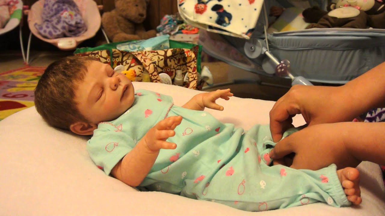 Whaley cute outfit change for Harlow :D