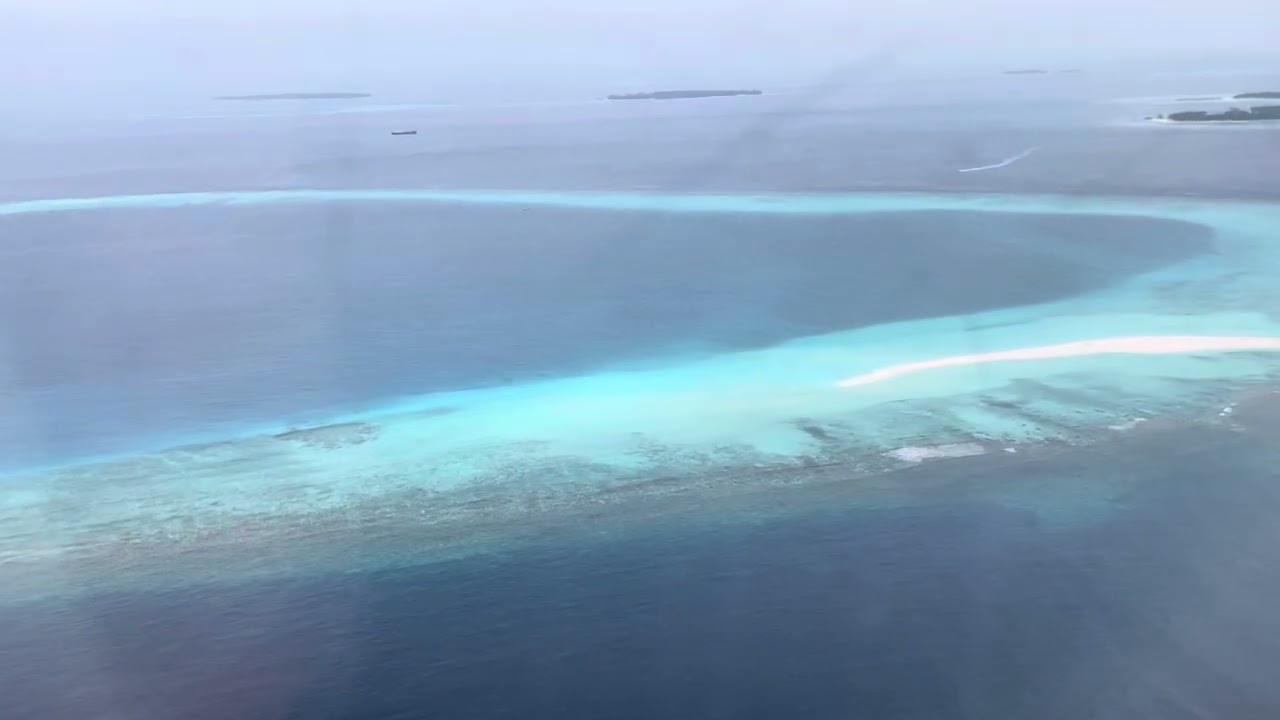 Dharavandhoo - approach and landing on rwy 12 on board of  a Manta Air - Atr 72-600 on route MLE-DRV