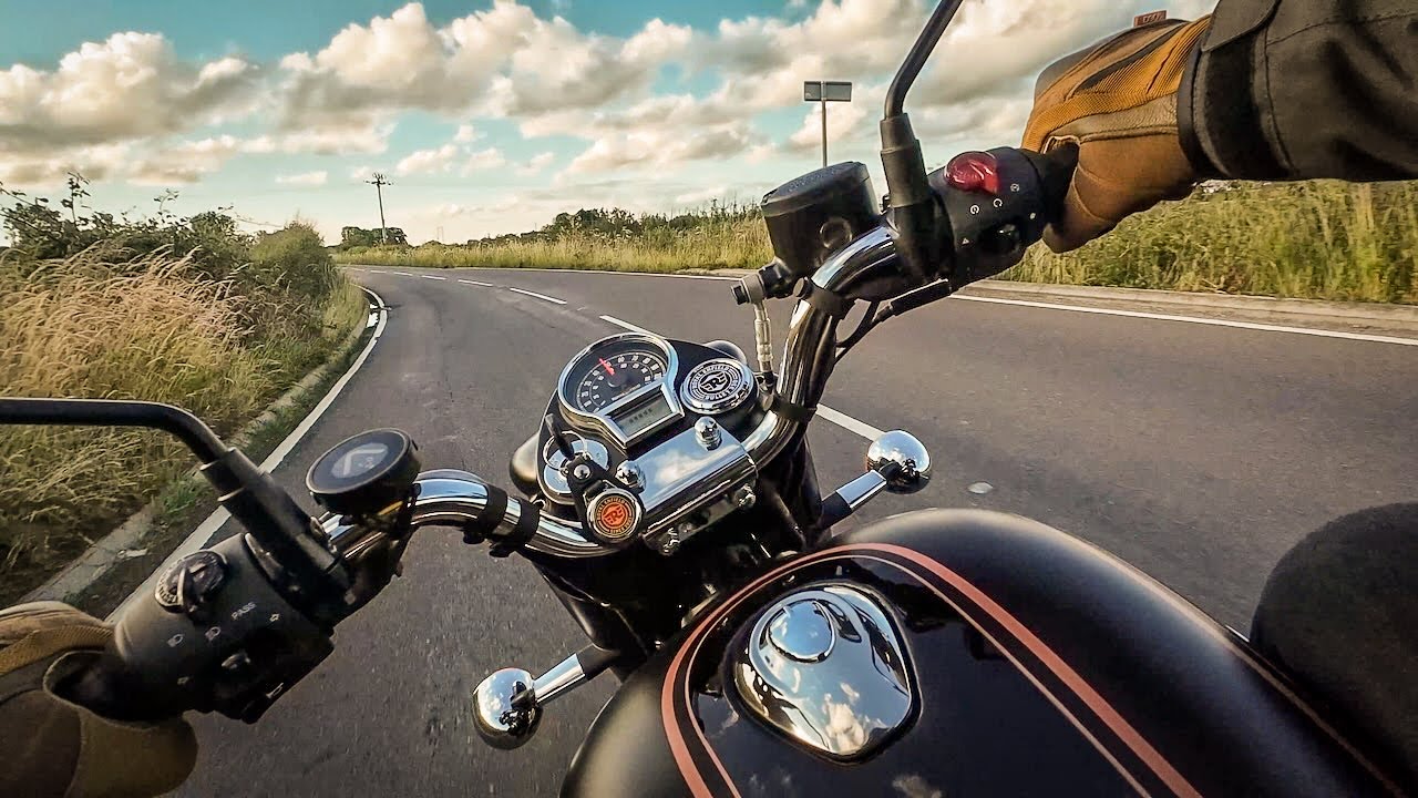 Royal Enfield Bullet 350 Saturday Evening Sniffle