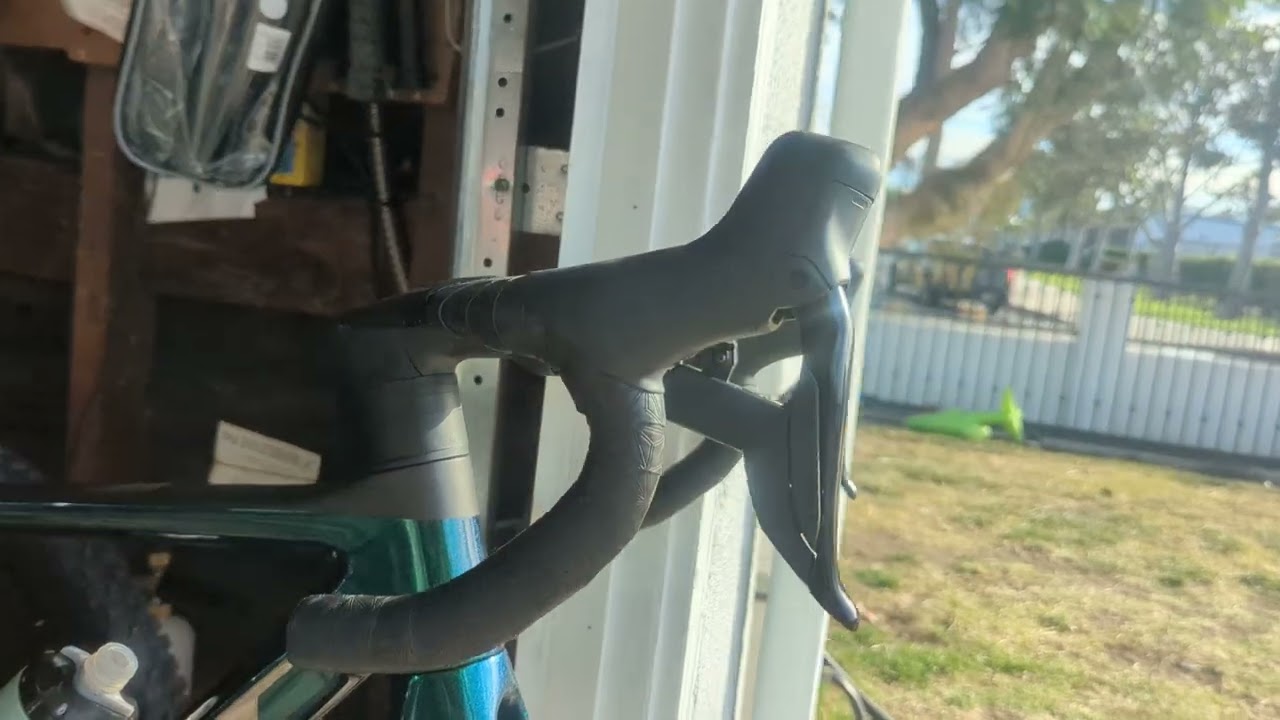 Prime primavera aero carbon handlebar 380cm.