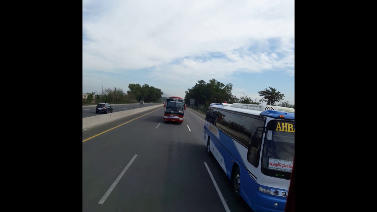 Bus Race at Motorway Pakistan Yutong vs Daewoo