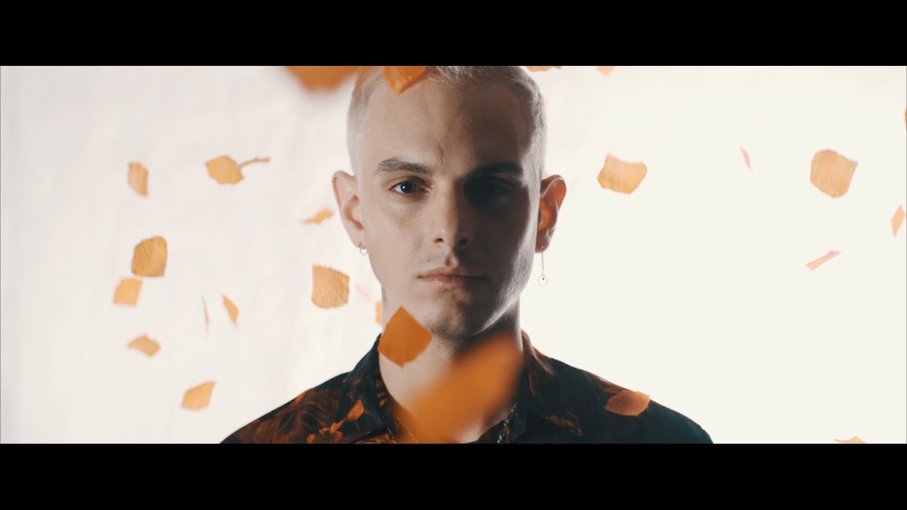 FLO - An&eacute;mone [Clip Officiel]