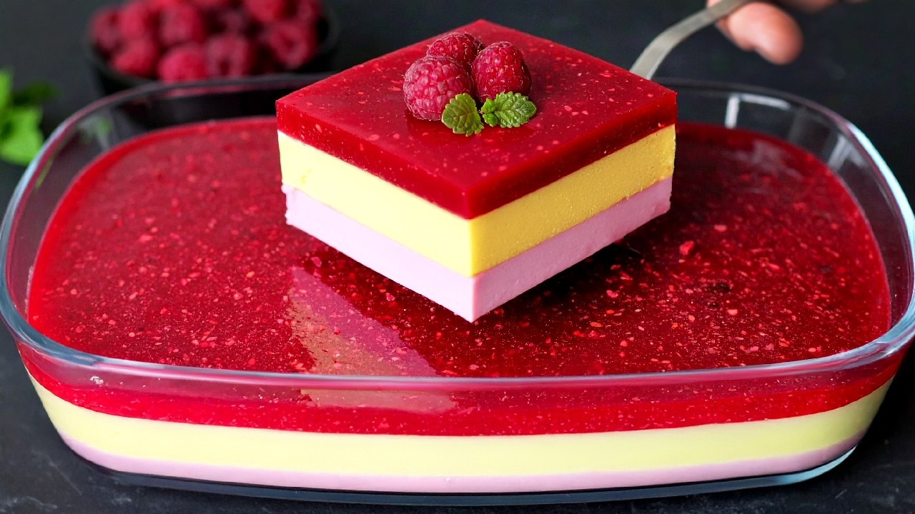 I would eat it 3 times per day! Moist & Fudgy Easy and delicious berry dessert!