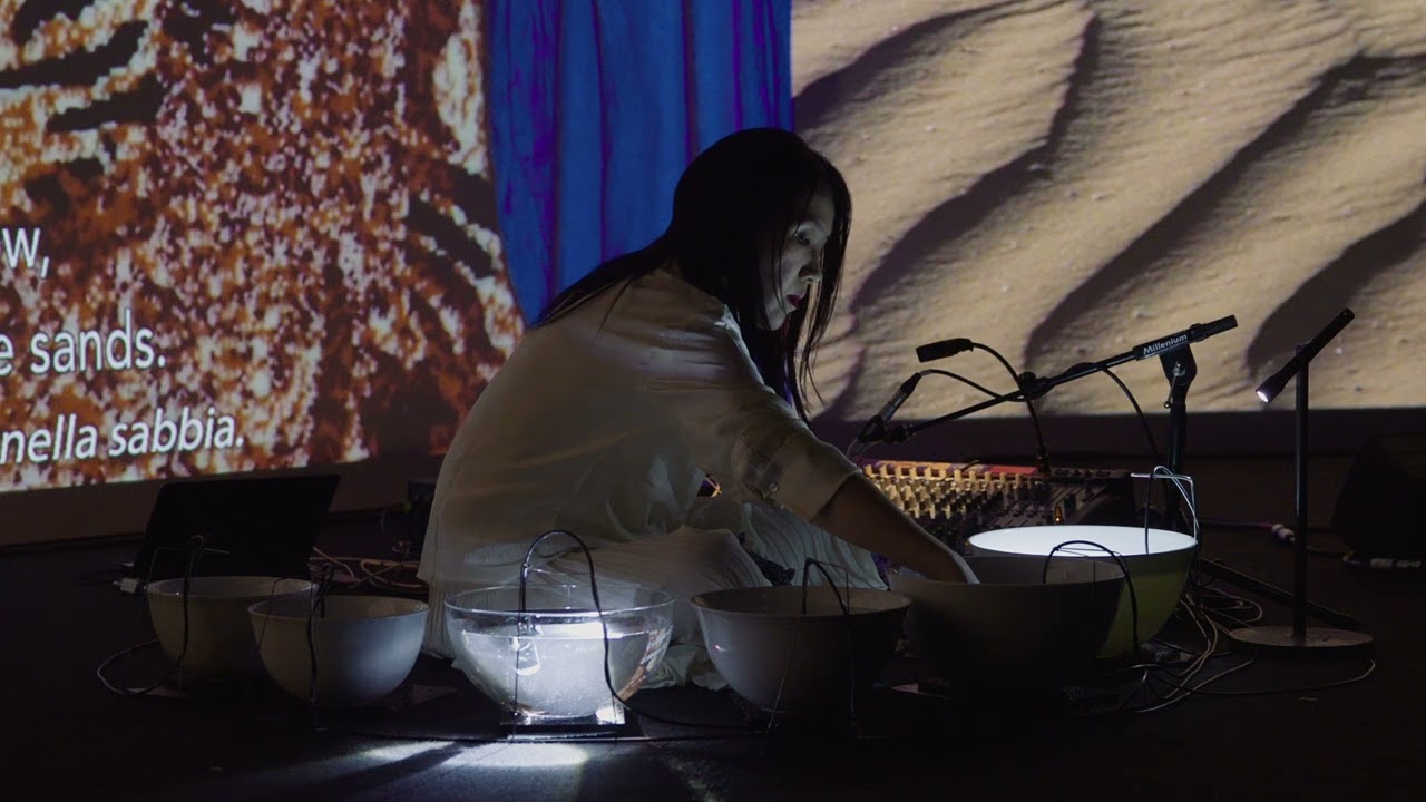 Waterbowls. Sound performance di Tomoko Sauvage | Public Program | Saodat Ismailova