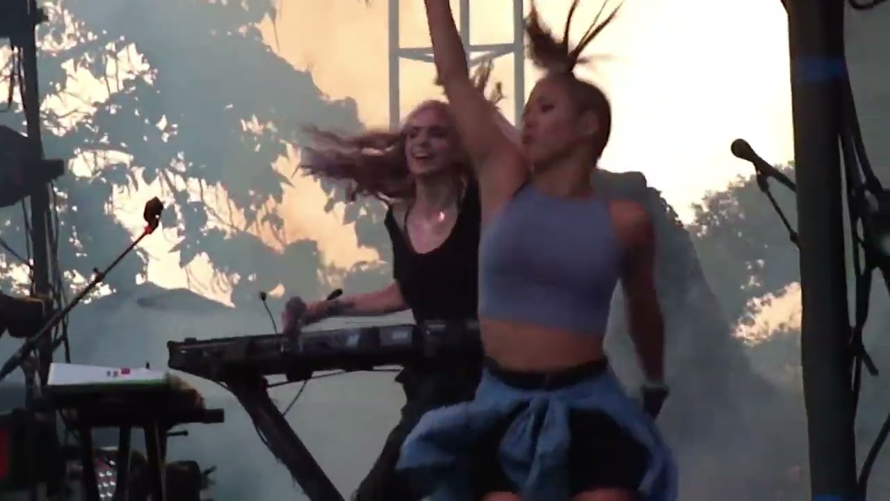Grimes Live Set @ Pitchfork Music Festival 2014