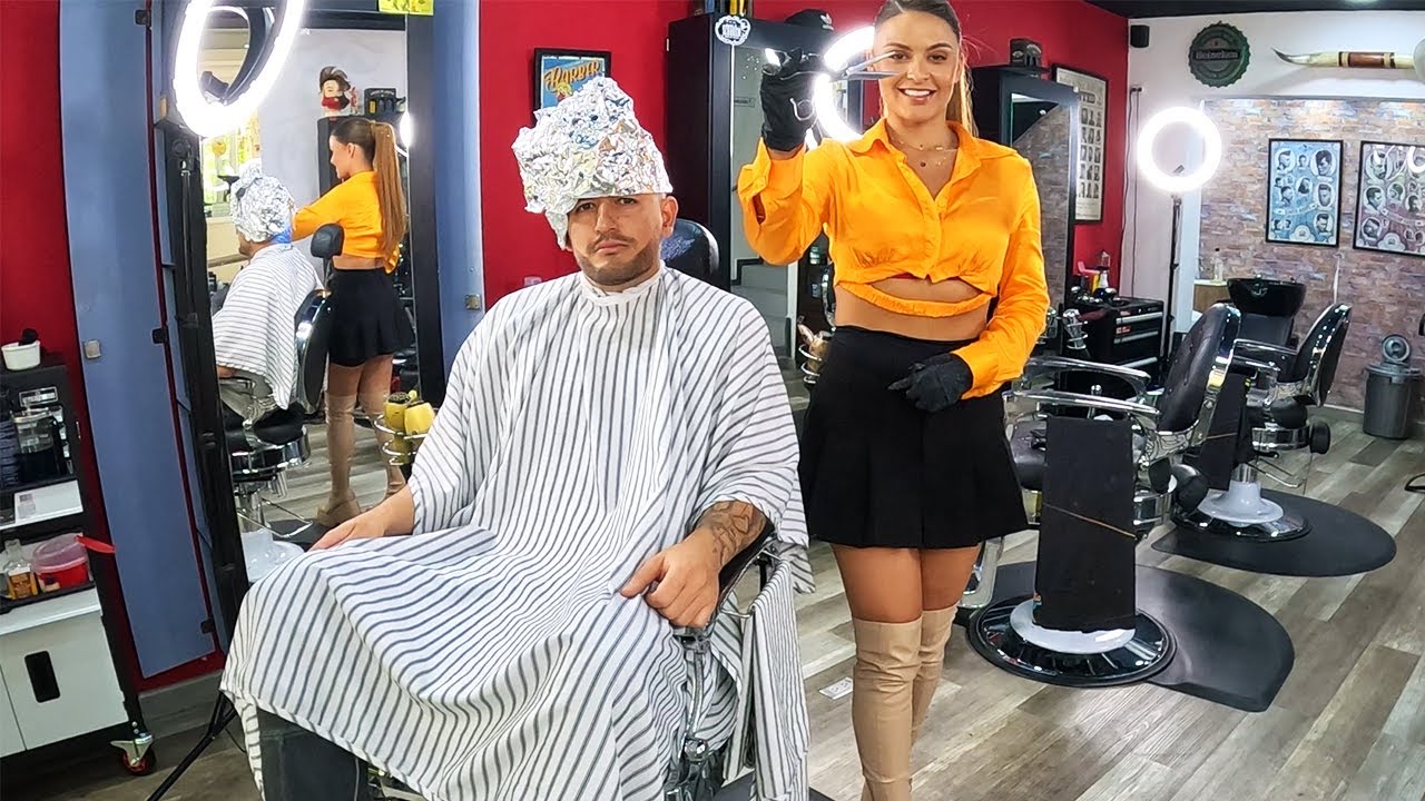 Colombian Lady Barber gives Fifa World Cup Makeover 🇨🇴