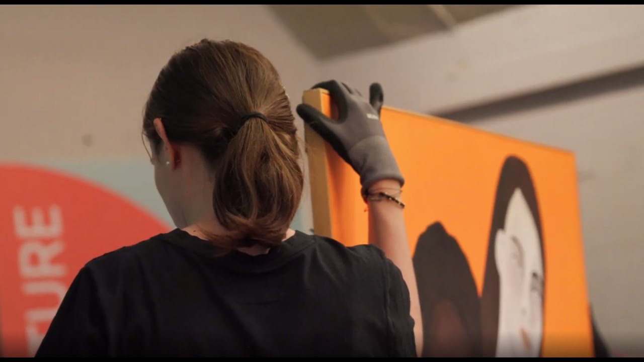 ¿Qué hay detrás de Rebecca Brodskis: Un Geste – A Gesture – Un Gesto?